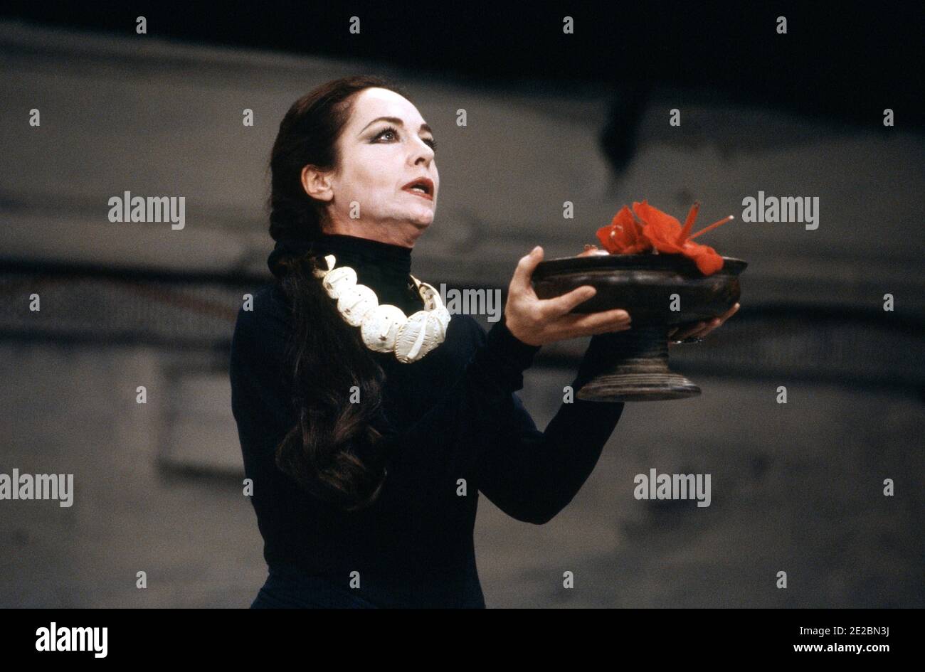 Natasha Parry (Clytemnestra) in ELECTRA  by Sophocles at the Royal Shakespeare Company (RSC), The Pit, Barbican Theatre, London EC2  15/12/1988  translated by Kenneth McLeish  design: Hildegard Bechtler  lighting: Geraint Pughe  director: Deborah Warner Stock Photo