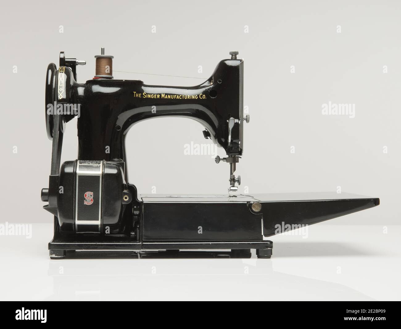 Vintage Singer Featherweight Convertible Portable Sewing Machine. Model 222K Stock Photo