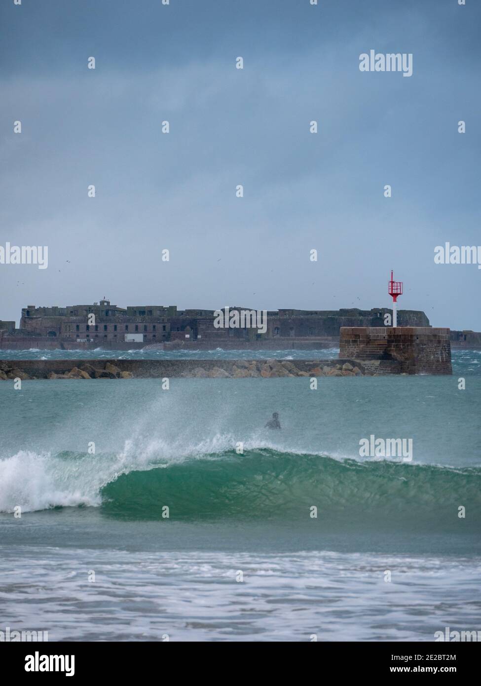 Vertical shot huge wave hi-res stock photography and images - Alamy