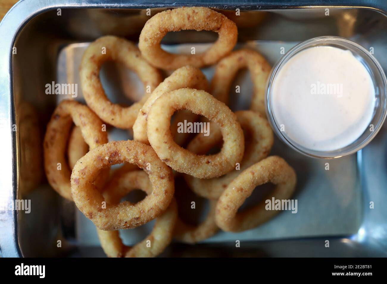 Pile deep fried battered onion rings hi-res stock photography and ...