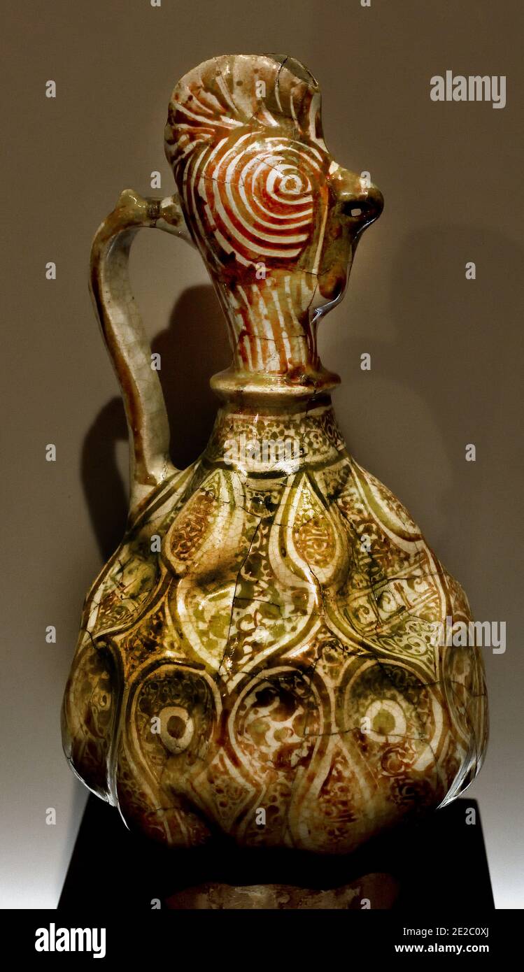 Ewer with Rooster's Head, Seljuq period 4th quarter of 12th Century (1040-1157) IRAN, KASHAN Frit body, overglaze lustre decoration, opaque white glaze (Kashan is a city in Iran, In the Middle Ages, it was also known for ceramics, 12th - 14th century, high quality pottery and tiles.) Stock Photo