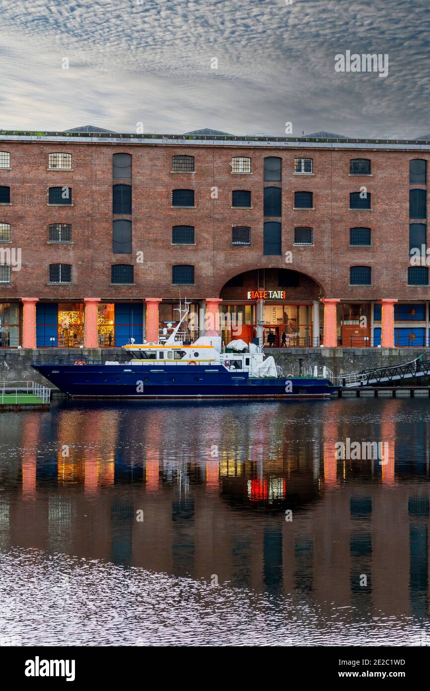 Tate Liverpool Albert Dock High Resolution Stock Photography and Images
