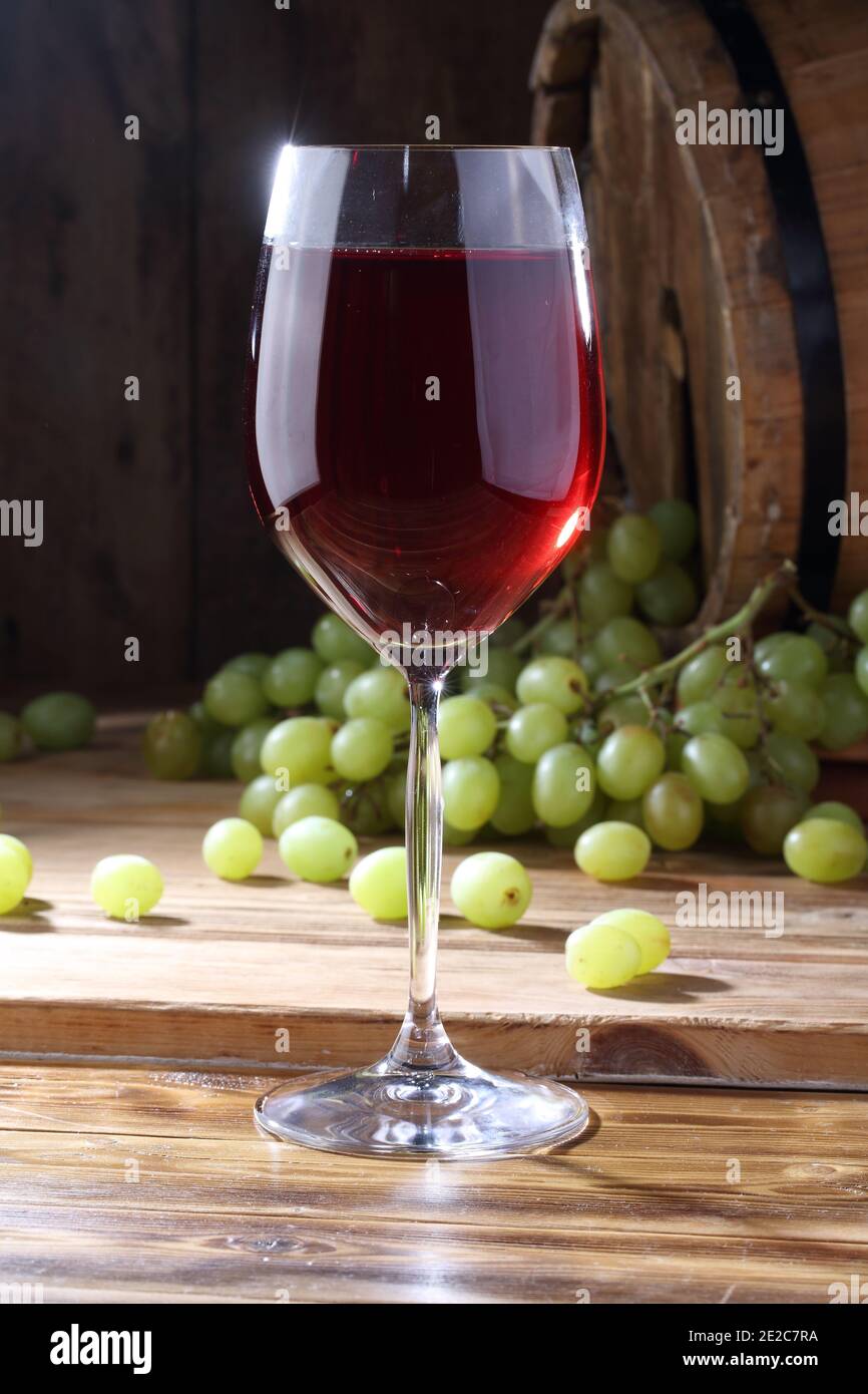 Still life with white wine and grapes Stock Photo - Alamy