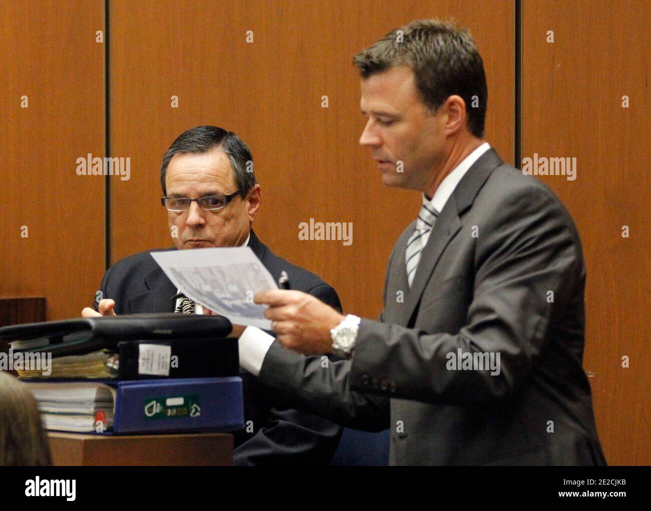Deputy District Attorney David Walgren (R) questions LAPD Detective Scott Smith during Dr.Conrad Murray's trial in the death of pop star Michael Jackson in Los Angeles on October 07, 2011. Photo by Mario Anzuoni/Pool/ABACAPRESS.COM Stock Photo