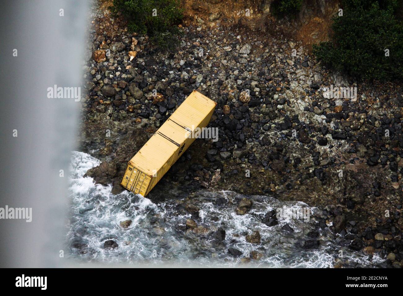Bateau porte container hi-res stock photography and images - Alamy