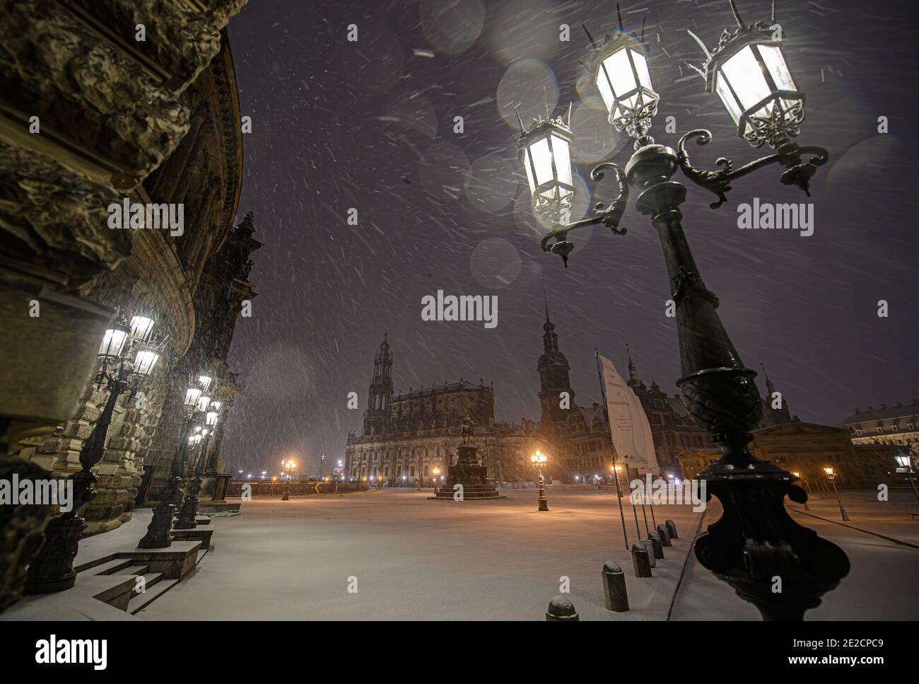 Dresden, Germany. 13th Jan, 2021. It snows in the evening on the Theaterplatz in front of the Semperoper (l-r), the Hofkirche, the equestrian statue of King Johann, the Hausmannsturm, the Residenzschloss and the Schinkelwache. Credit: Robert Michael/dpa-Zentralbild/dpa/Alamy Live News Stock Photo