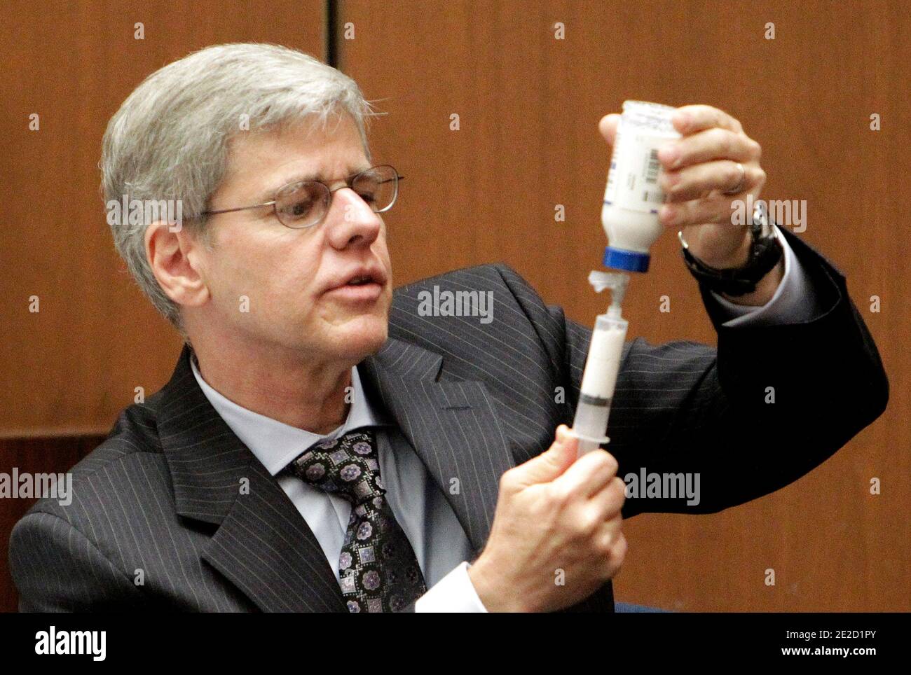 Anesthesiology expert Dr. Steven Shafer demonstrates how Propofol is extracted out of a glass bottle with a syringe during Dr. Conrad Murray's involuntary manslaughter trial in downtown Los Angeles on October 19, 2011. Murray has pleaded not guilty and faces four years in prison and the loss of his medical license if convicted of involuntary manslaughter in Michael Jackson's death. Photo by Reed Saxon/Pool/ABACAPRESS.COM Stock Photo