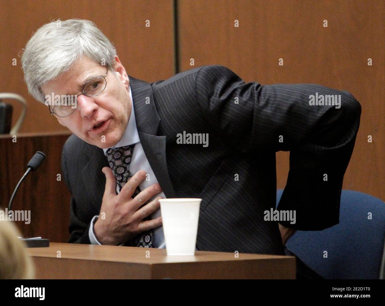 Anesthesiology expert Dr Steven Shafer gestures as part of testimony about the proper way to administer cardio-pulmonary resuscitation, during Dr. Conrad Murray's involuntary manslaughter trial in downtown Los Angeles on October 19, 2011. Murray has pleaded not guilty and faces four years in prison and the loss of his medical license if convicted of involuntary manslaughter in Michael Jackson's death. Photo by Reed Saxon/Pool/ABACAPRESS.COM Stock Photo