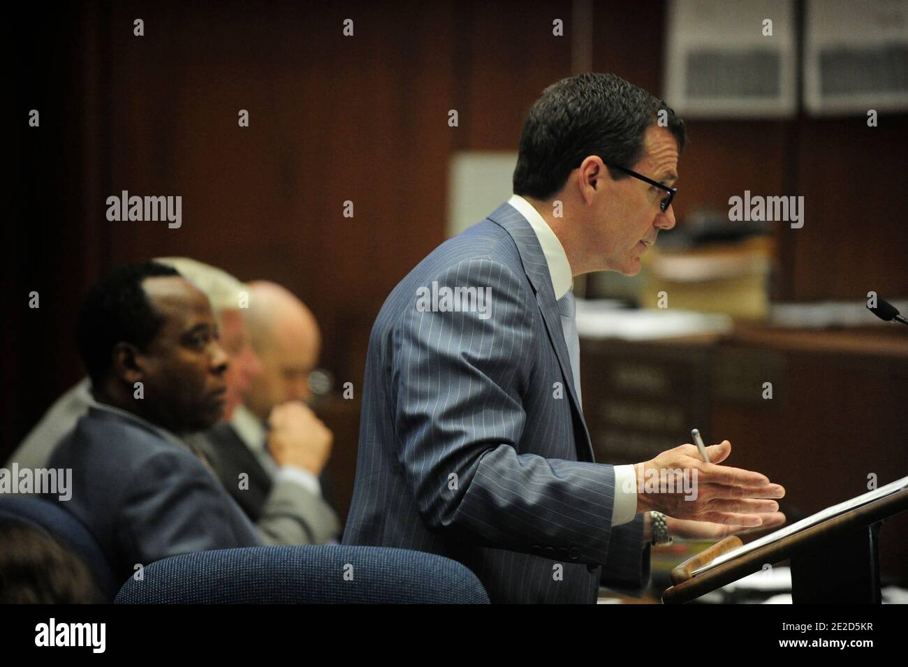 Defense attorney Ed Chernoff (R) cross examines propofol expert anesthesiology Dr. Steven Shafer as Dr. Conrad Murray (L) looks on in Los Angeles Superior Court during his involuntary manslaughter trial in Los Angeles, California, USA on 24 October 2011. Murray has pleaded not guilty and faces four years in prison and the loss of his medical licenses if convicted of involuntary manslaughter in Michael Jackson's death. Photo by Paul Buck/Pool/ABACAPRESS.COM Stock Photo