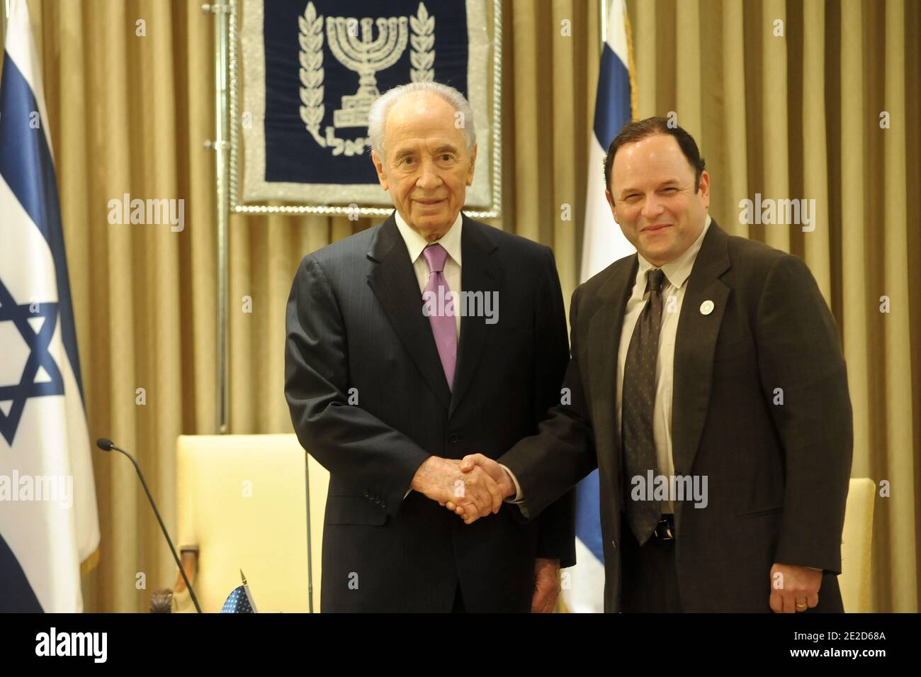 The President of the State of Israel, Shimon Peres, hosts in his residence  in Jerusalem the american actor Jason Alexander, better known as George  Costanza for his role on the hit television