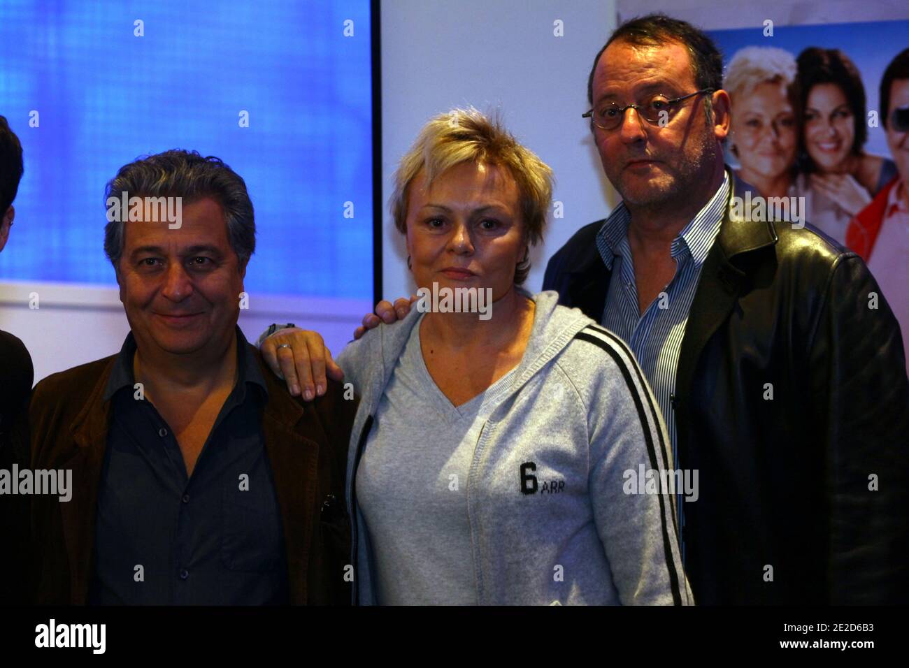 L-R) French director/actor Christian Clavier, actress Muriel Robin and  actor Jean Reno during a press conference prior to the screening of new  movie 'On ne choisit pas sa famille', in Lille, northern