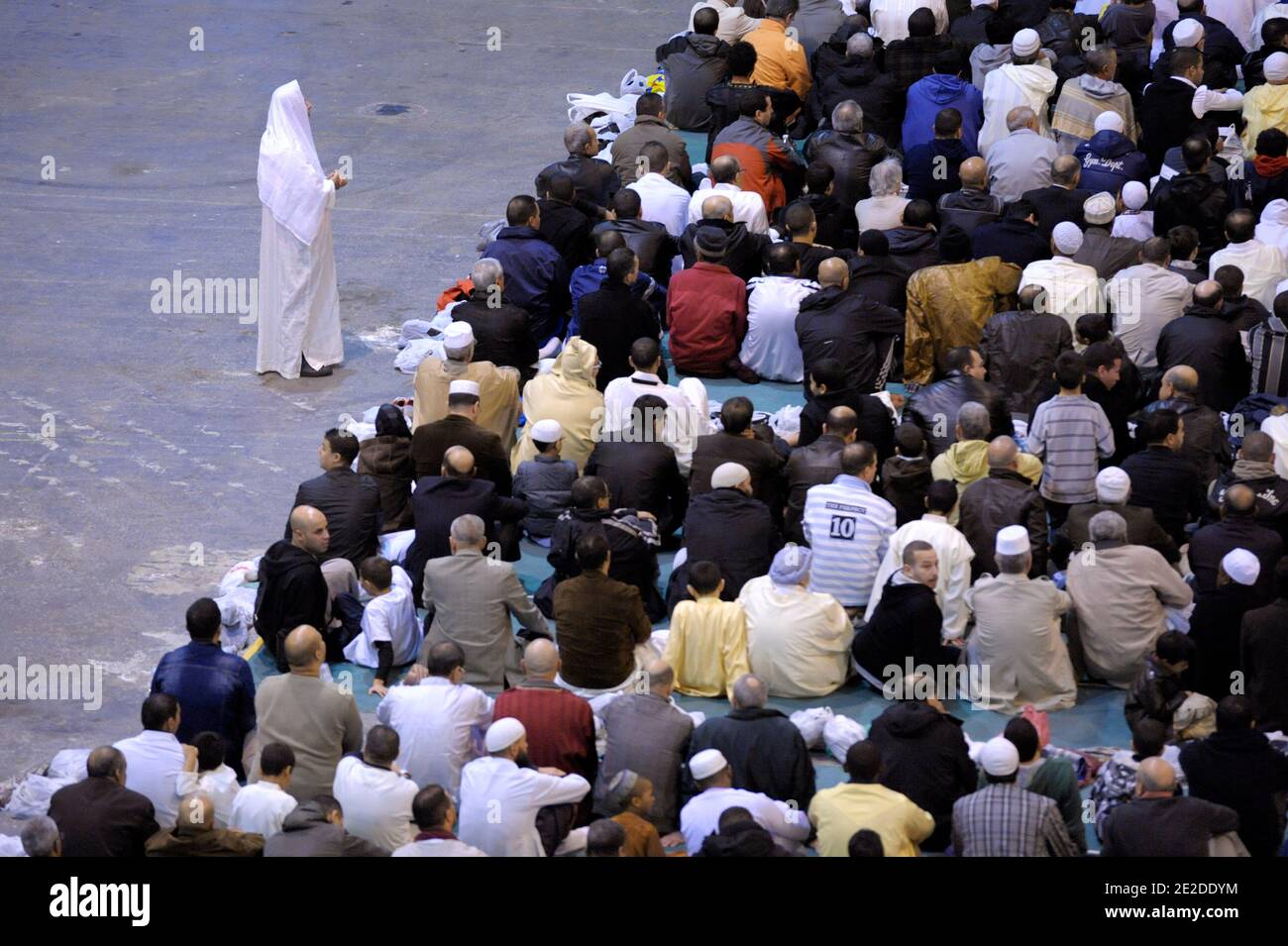 French Muslims pray at Chanot Park in Marseille, France on November 6, 2011  during the Eid-al-Adha, the feast of the Sacrifice. Photo by Franck  Pennant/ABACAPRESS.COM Stock Photo - Alamy