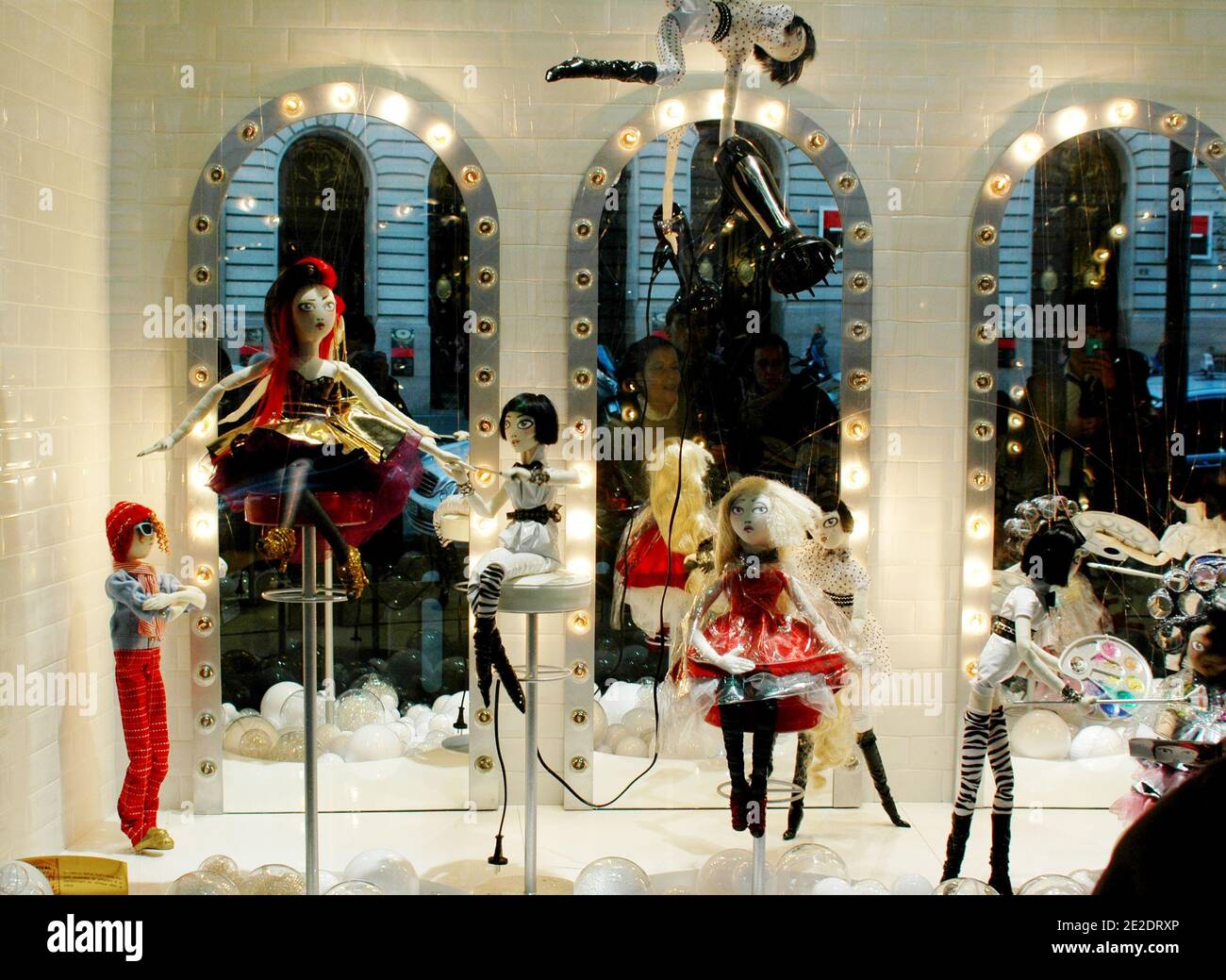 Christmas windows "Rock'n Live Mode" of the department store Galeries  Lafayette in Paris, France, November 15, 2011.Photos by Alain Apaydin /  ABACAPRESS.COM Vitrines de Noël "Live Rock'n Mode" du grand magasin Galeries