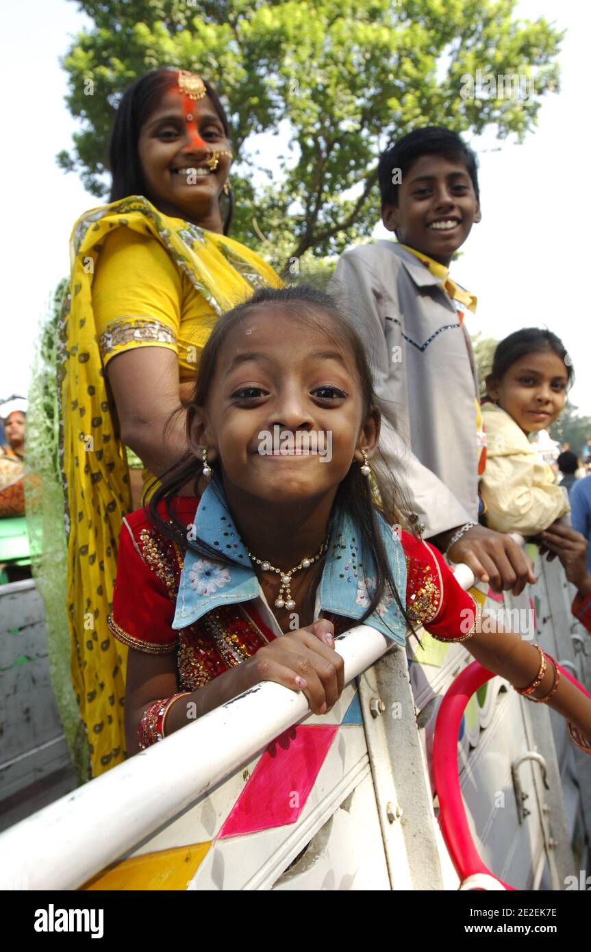 Indian woman in traditional clothing, sari, children, at the Chhath Puja  Festival, dedicated to the sun god Surya. One of the most anticipated  religious festivals in northern India.Famous on the ghats of