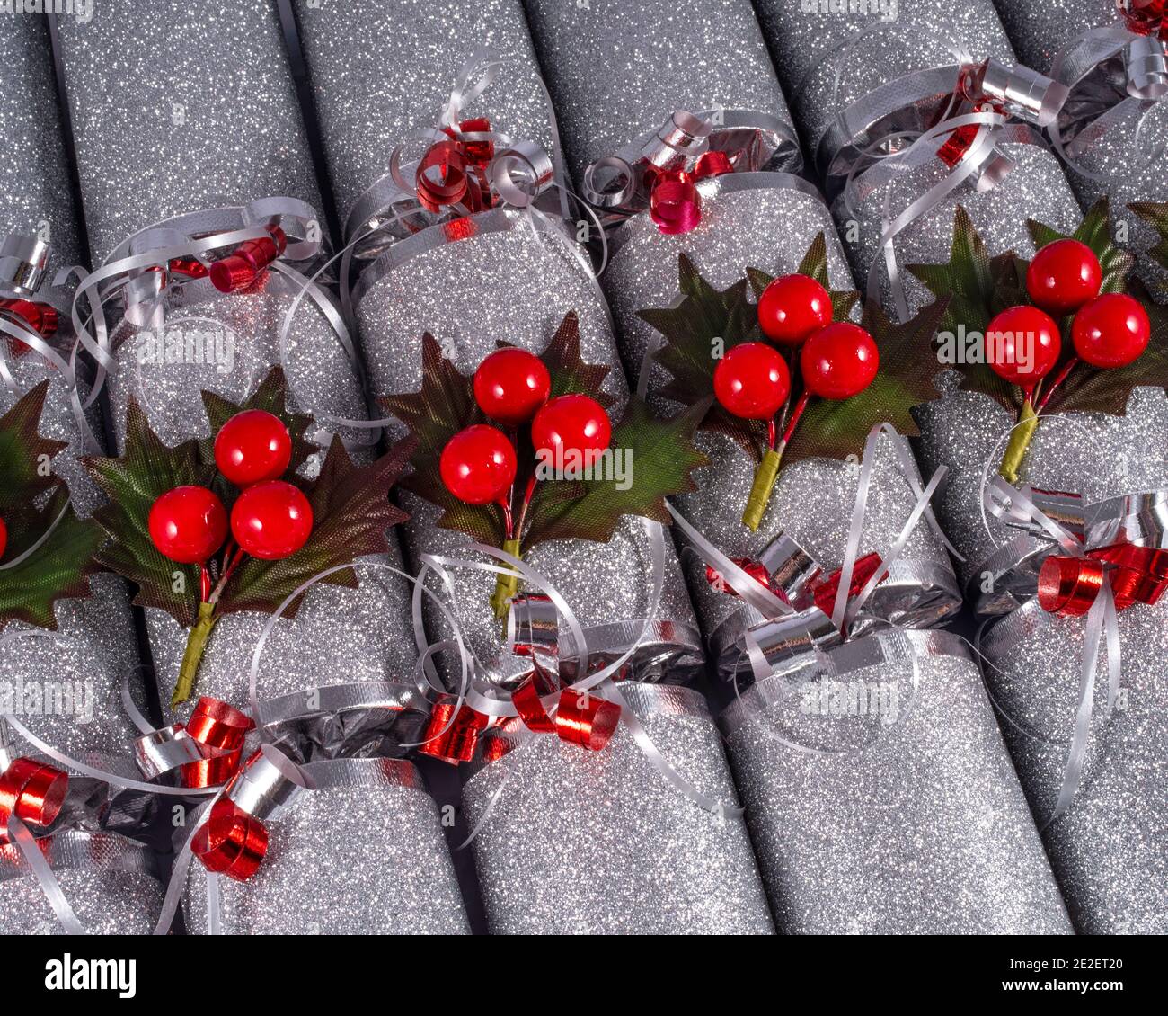 Luxury christmas crackers hi-res stock photography and images - Alamy