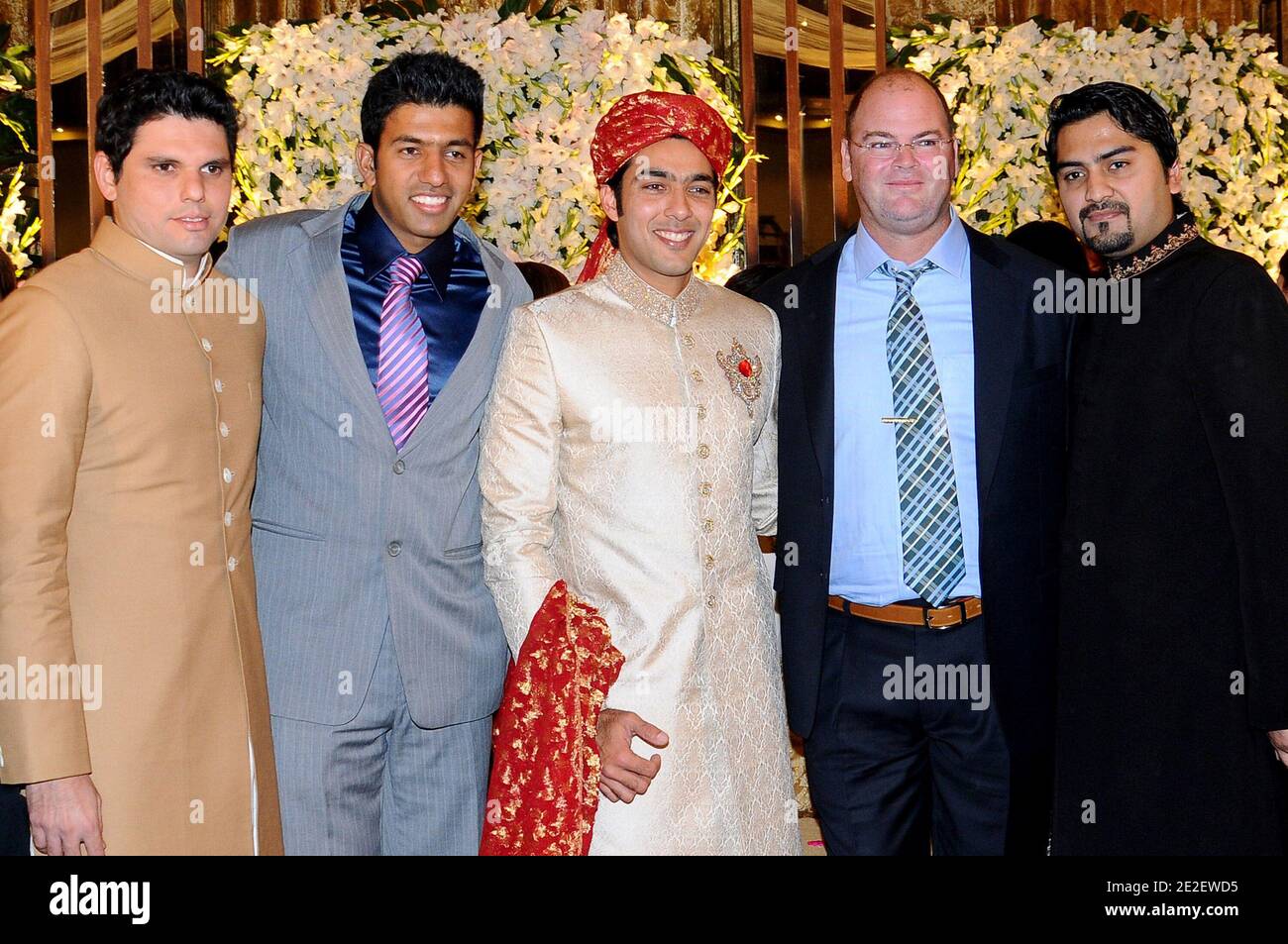 Rahat Fateh Ali Khan Spotted With Family At A Wedding!! #rahatfatehalikhan  #family #wedding, image size:1300x953