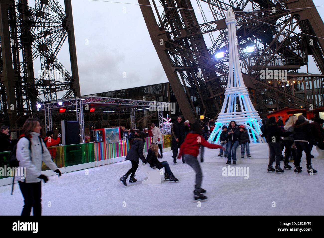 Paris ice rink eiffel hires stock photography and images Alamy