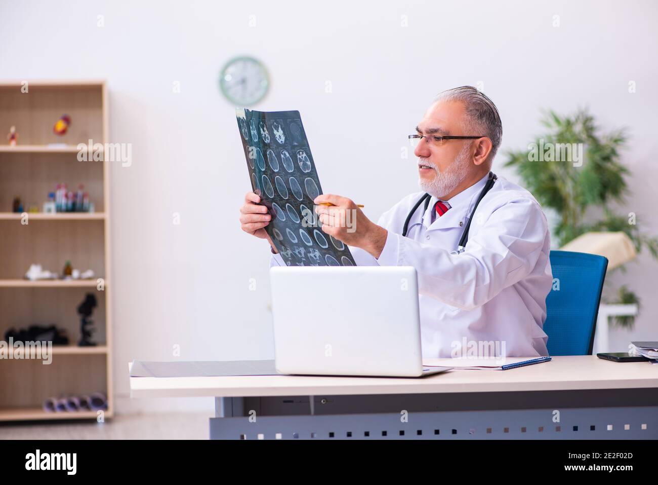 Old doctor radiologist working in the clinic Stock Photo - Alamy