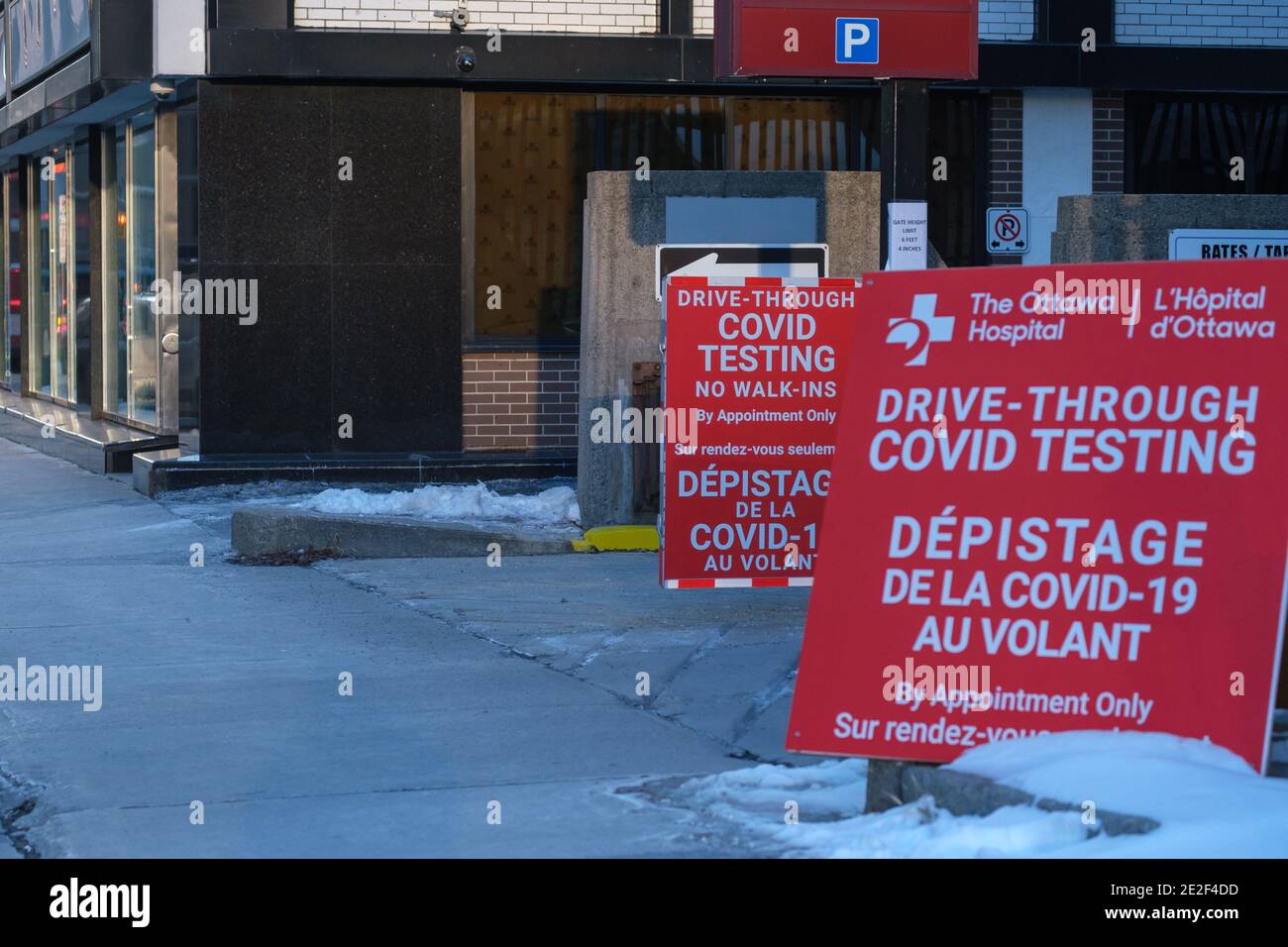 Ottawa, Ontario, Canada - January 8, 2021: Signs at 63 Albert St. direct drivers to drive-through COVID-19 testing conducted by The Ottawa Hospital in Stock Photo