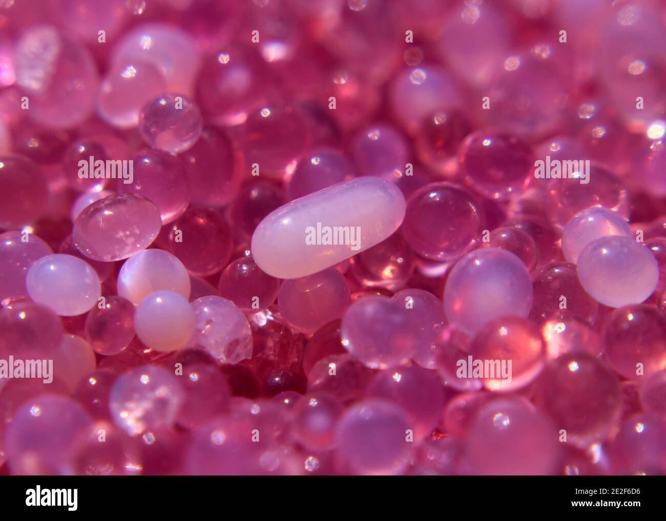 Pink Hydrate Pink color An hydrate silica jell crystals Stock Photo - Alamy