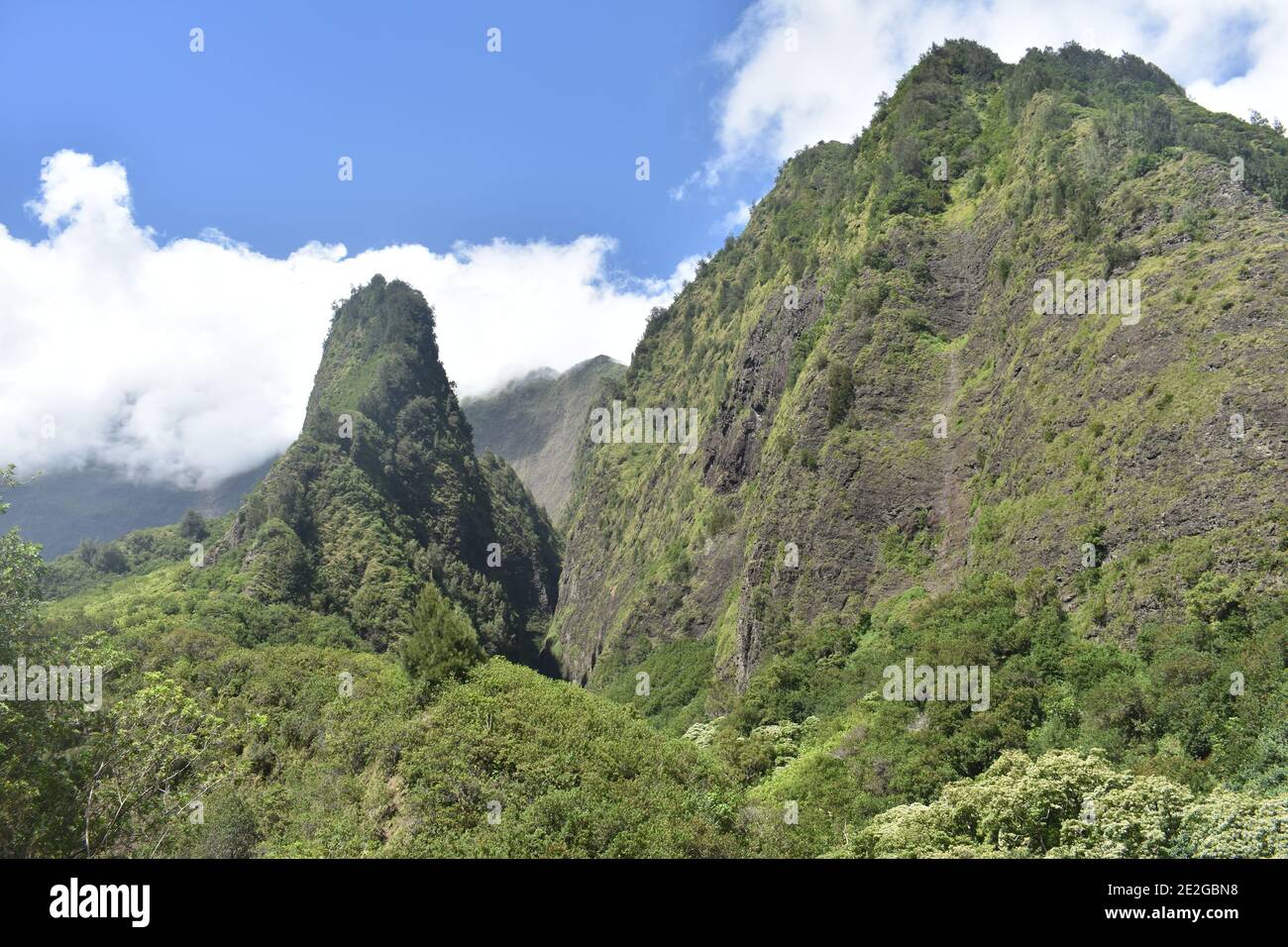 Mountain view with clouds on the island of Maui, Hawaii Stock Photo Alamy
