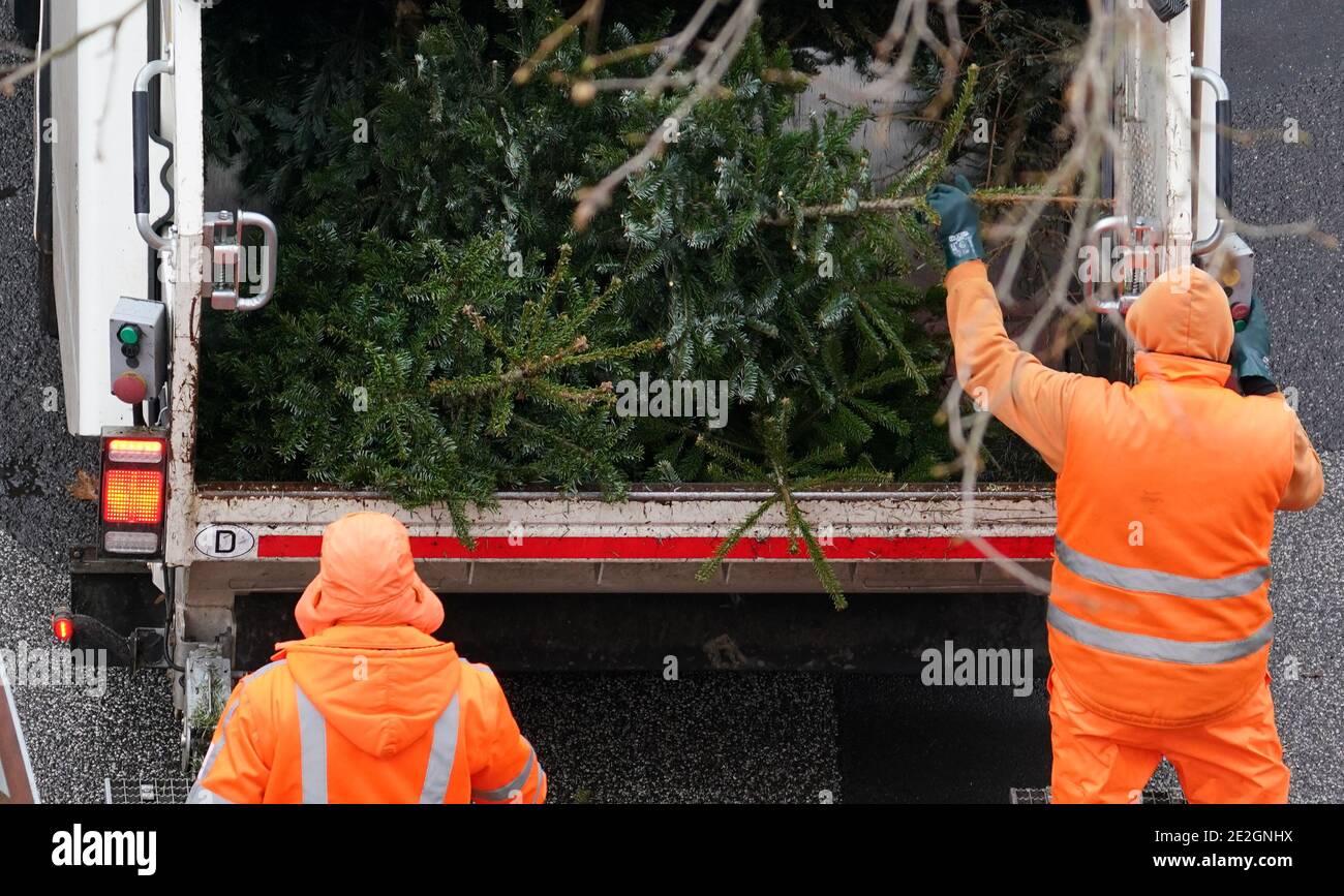 Hamburg, Germany. 14th Jan, 2021. City sanitation workers carry