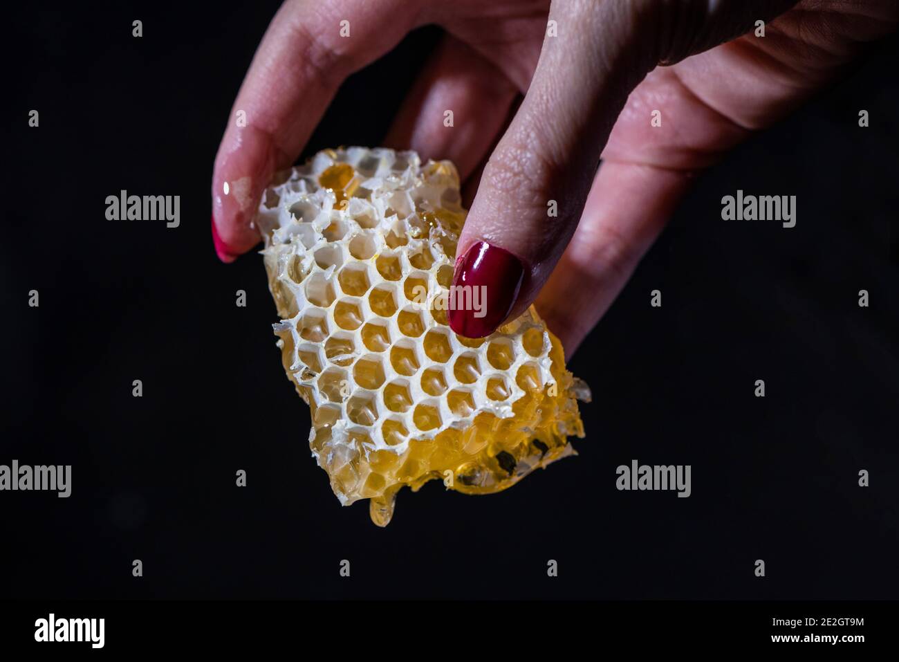 Black honeycomb texture hi-res stock photography and images - Alamy