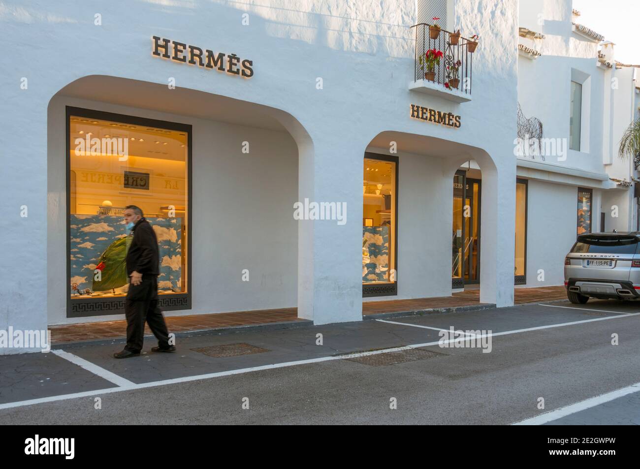 Puerto banus shops hi-res stock photography and images - Alamy