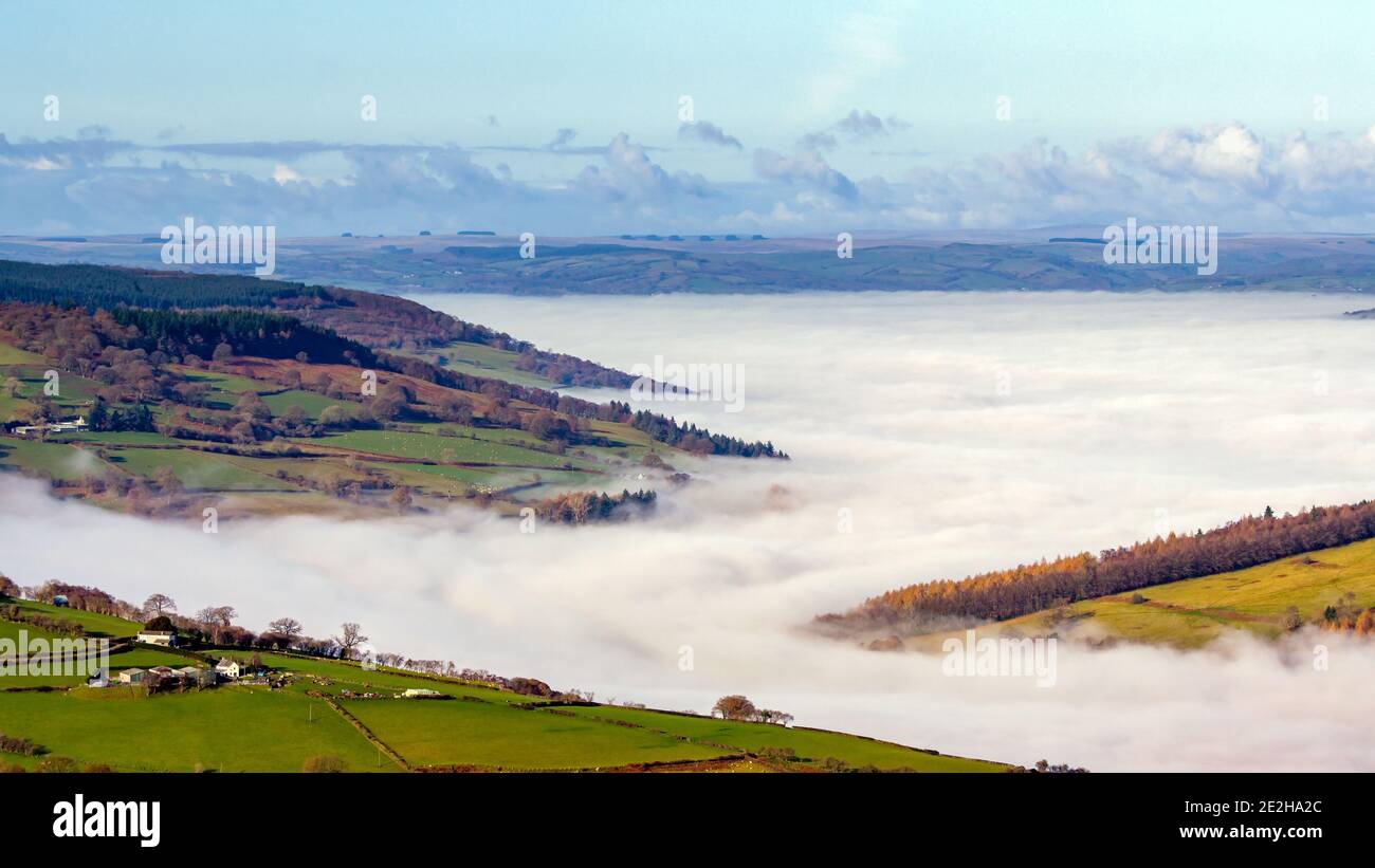Hanging fog hi-res stock photography and images - Alamy