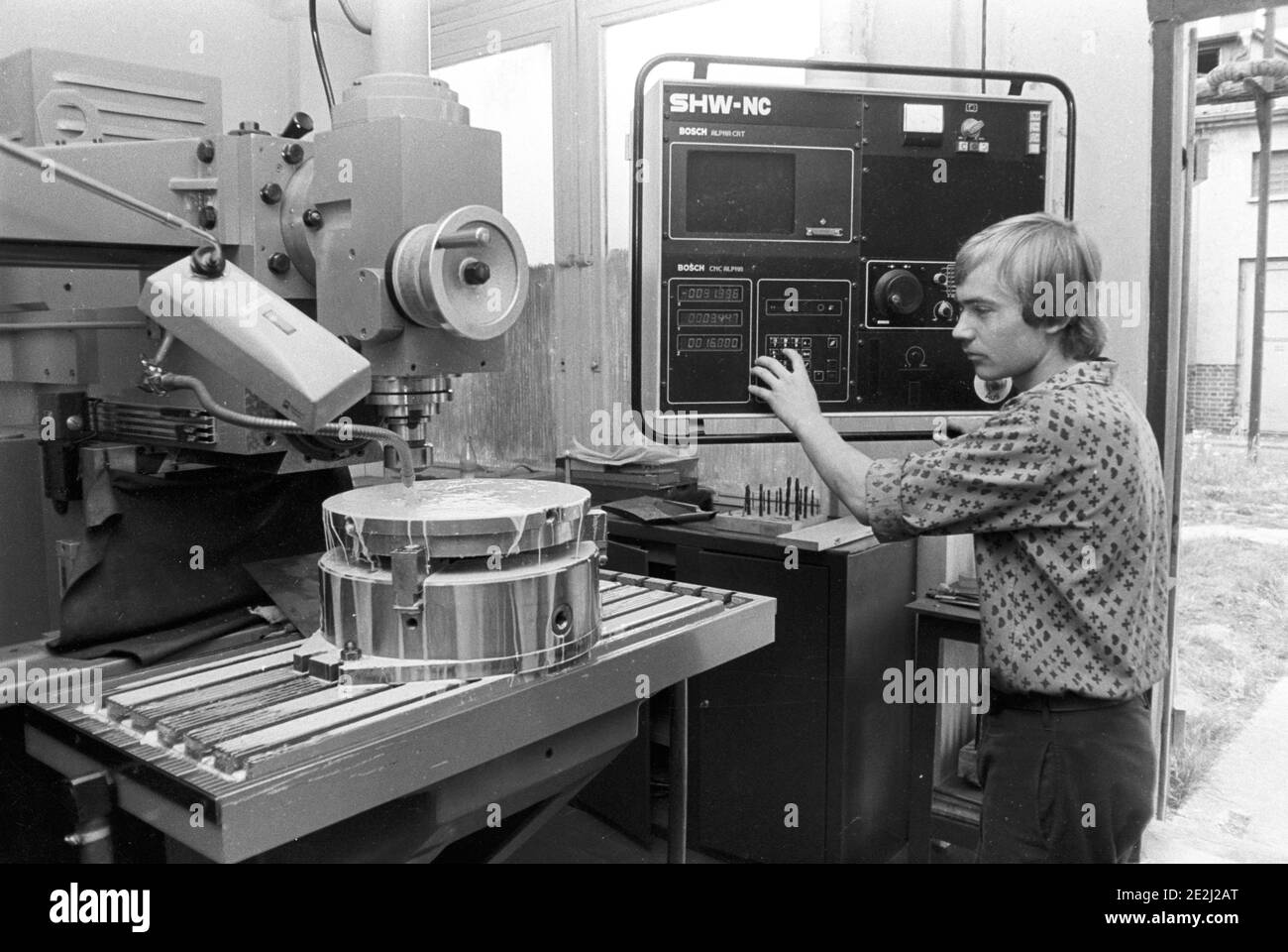 30 November 1983, Saxony, Rackwitz: A Bosch CNC milling machine is operated  by a young machine operator in the autumn of 1984 (presumably at the  Rackwitz light metal plant). The exact date