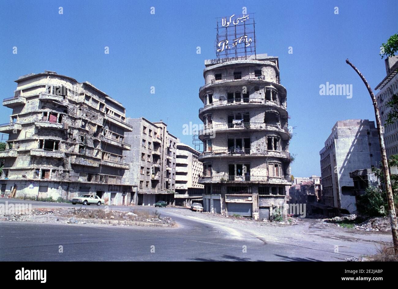 18th September 1993 After 15 years of civil war, life goes on in battle-scarred buildings near the Green Line in Beirut. Stock Photo