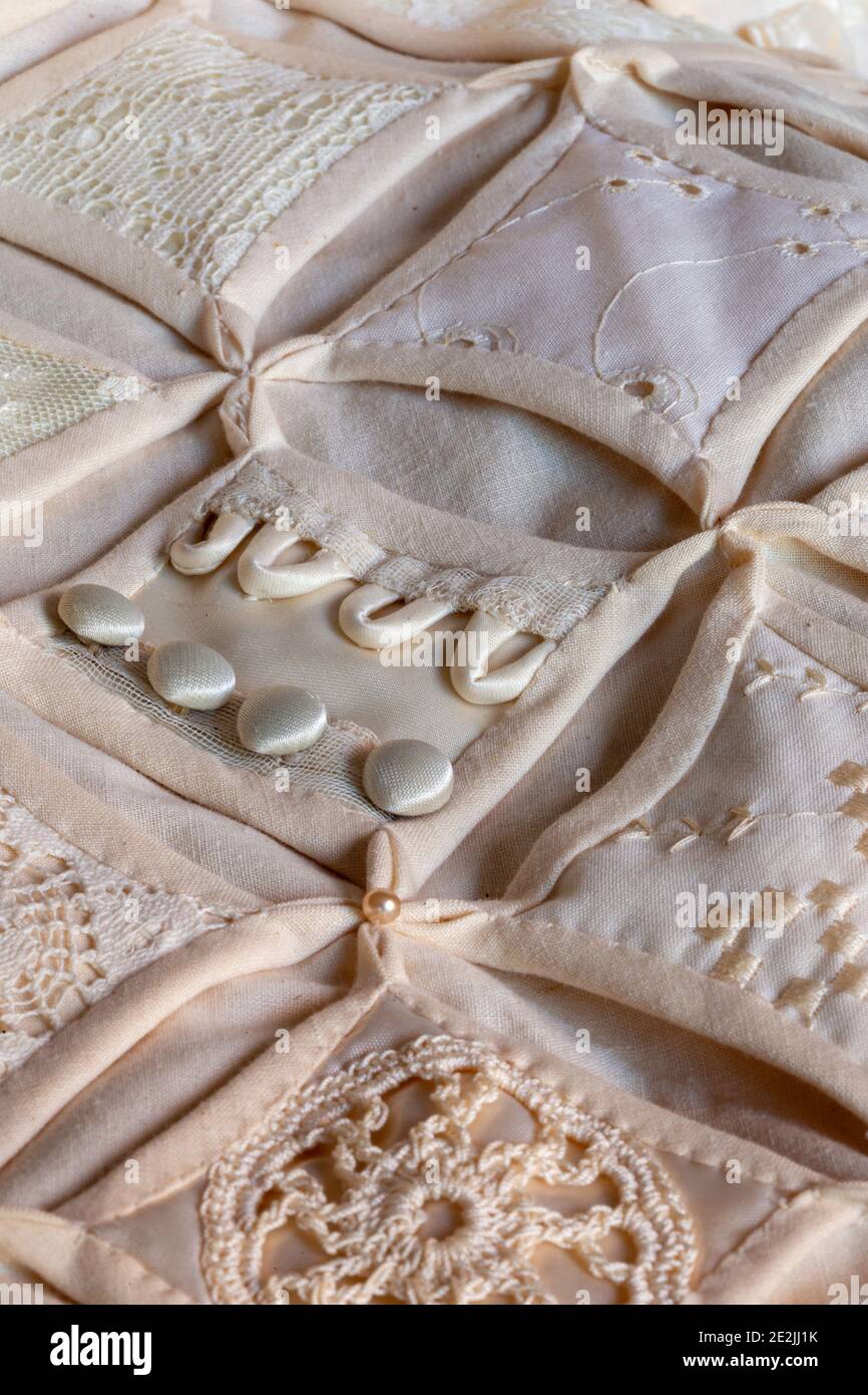Wedding quilt hi-res stock photography and images - Alamy