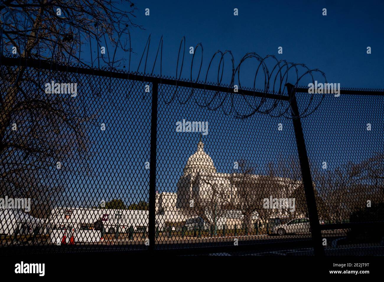 Innauguration Razor Wire 6 foot fence hi-res stock photography and images - Alamy