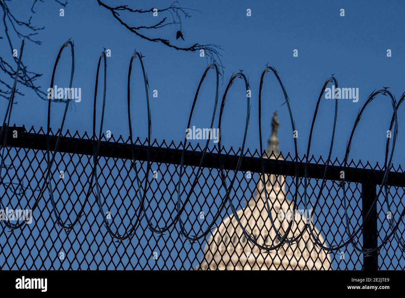 Innauguration Razor Wire 6 foot fence hi-res stock photography and images - Alamy