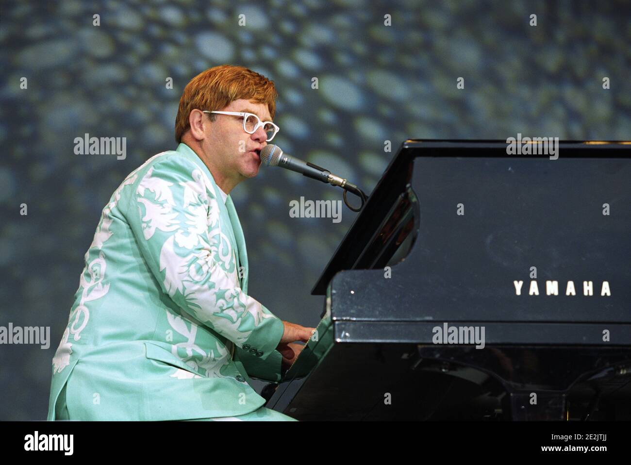 Elton John in concert on the Route Of Kings Stage in Hyde Park, London, UK. 27th July 2000 Stock Photo