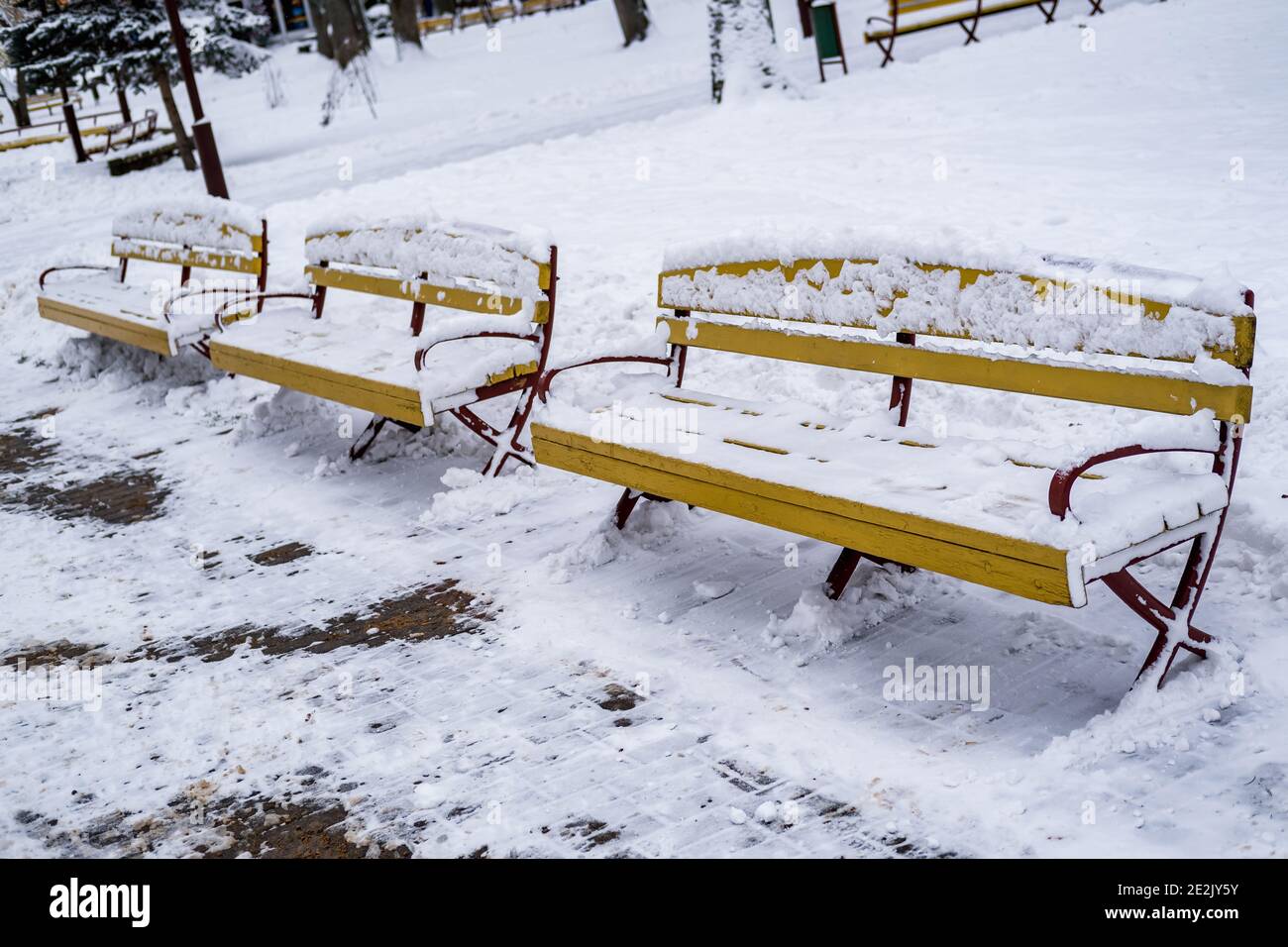 Landscape benches in snow hi-res stock photography and images - Alamy