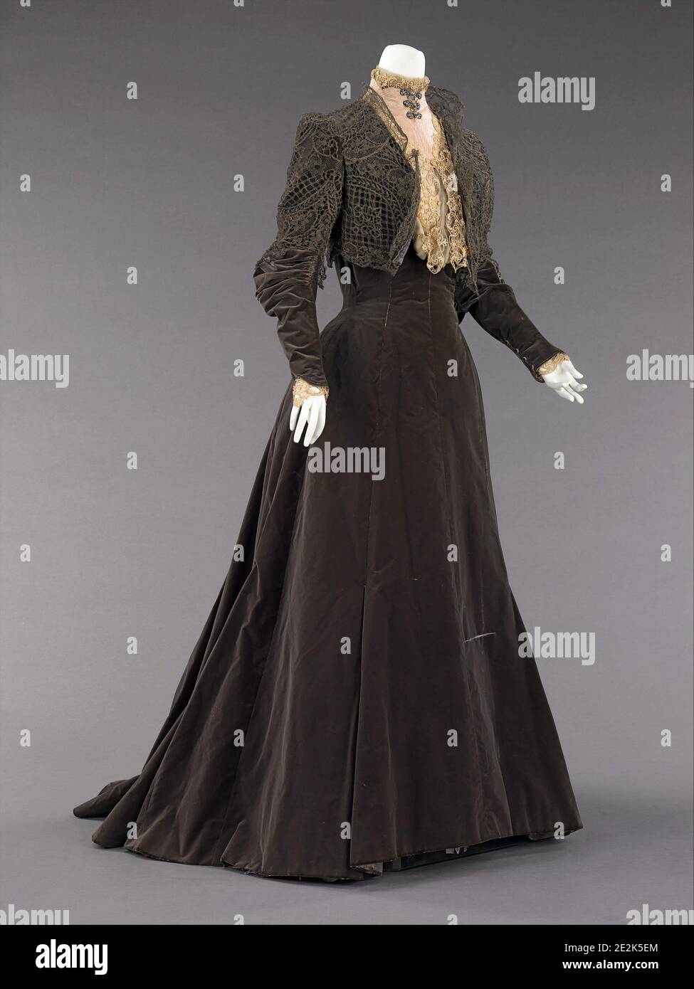 Victorian dress mannequin hi-res stock photography and images - Alamy