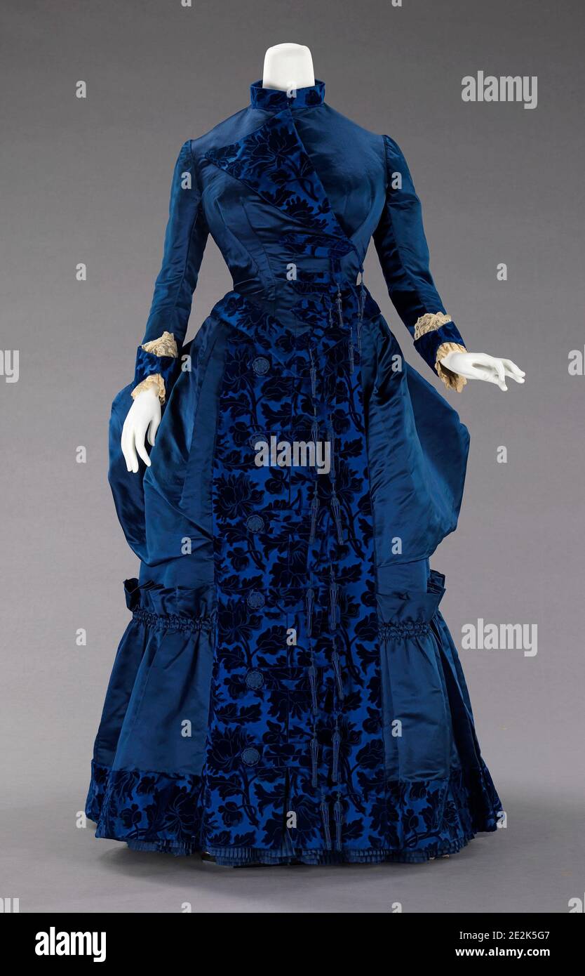 Victorian dress mannequin hi-res stock photography and images - Alamy