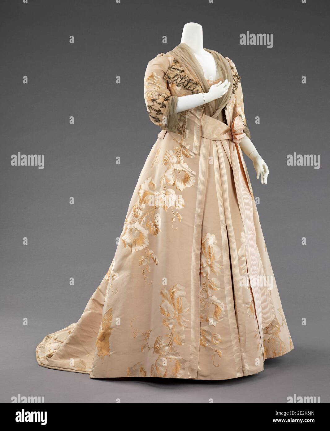 Victorian dress mannequin hi-res stock photography and images - Alamy