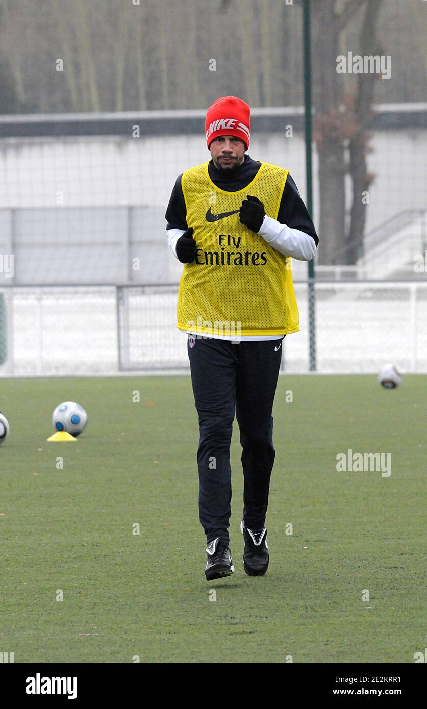 PSG's Mateja Kezman during the soccer training session at the Camp des Loges center in Saint-Germain-en-Laye, near Paris, France on January 8th, 2010. Photo by Thierry Plessis/ABACAPRESS.COM Stock Photo
