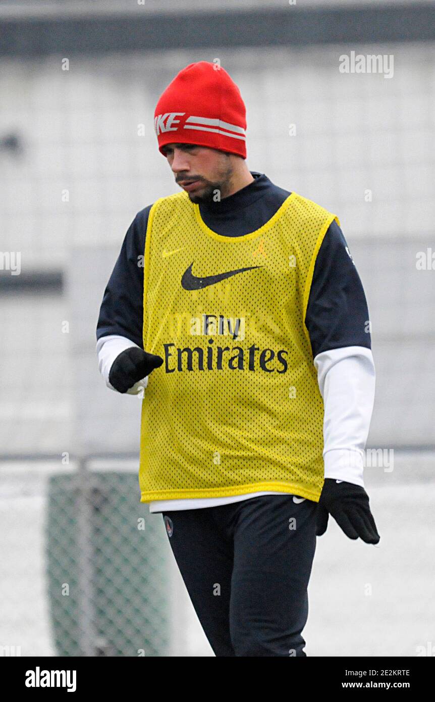 PSG's Mateja Kezman during the soccer training session at the Camp des Loges center in Saint-Germain-en-Laye, near Paris, France on January 8th, 2010. Photo by Thierry Plessis/ABACAPRESS.COM Stock Photo