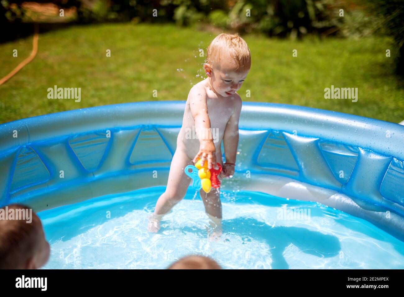 Baby kids playing at baby pool at backyard. Kids pool having fun. Summer  day at home. Family time Stock Photo - Alamy
