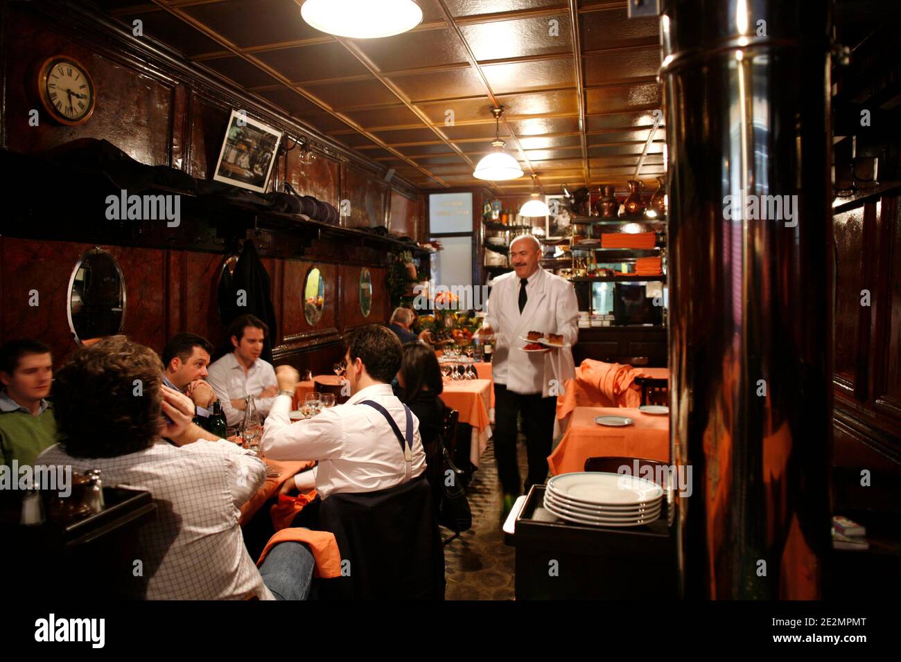 Atmosphere at L'Ami Louis restaurant in Paris, France December 11, 2009. Photo by Jean-Luc Luyssen/ABACAPRESS.COM Stock Photo