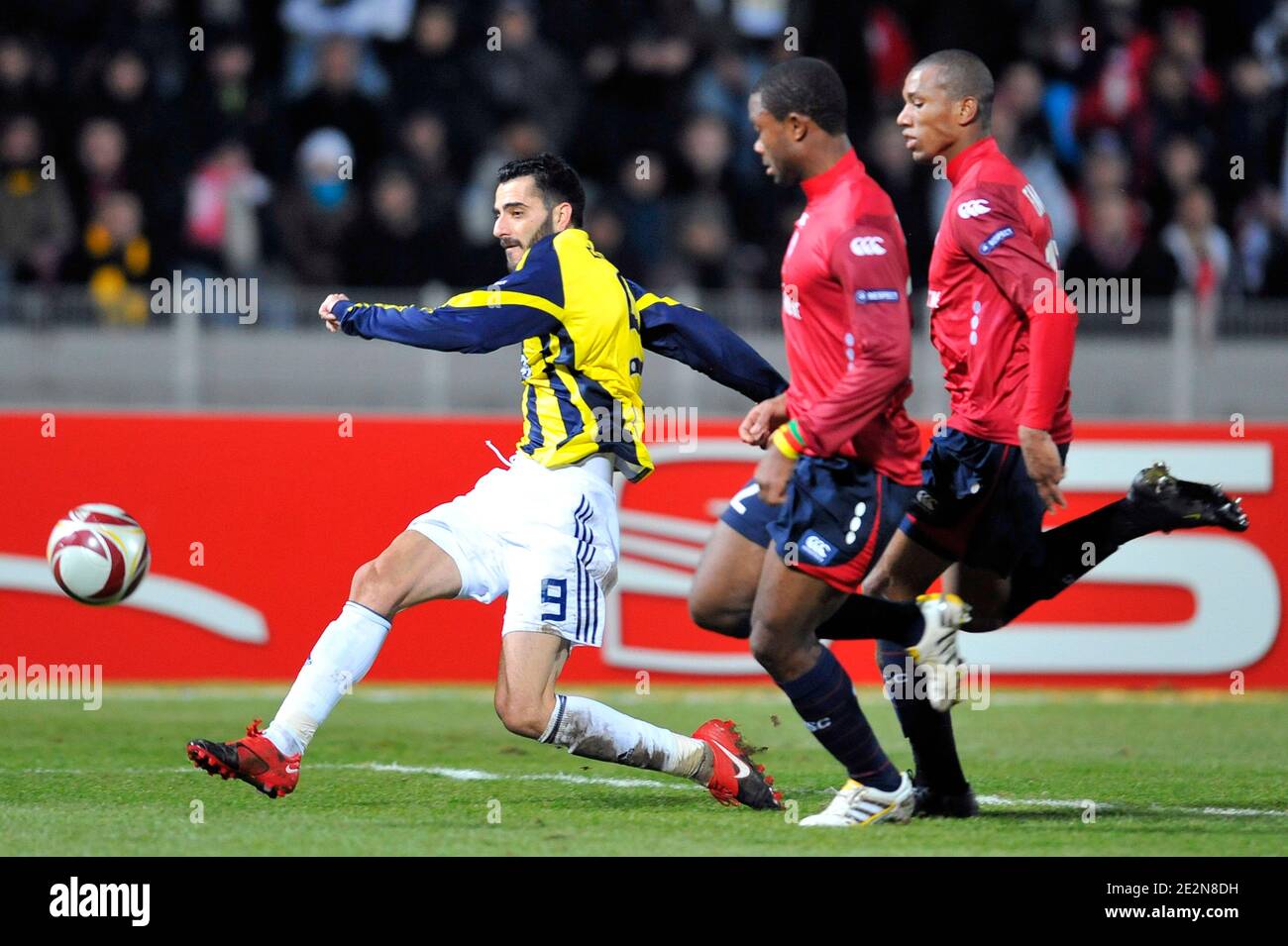 Lille's Aurelien Chedjou, Emerson and Fenerbahce's Daniel Guiza during the UEFA Europa League soccer match, LOSC Lille Metropole vs Fenerbahce SK at the Stadium Nord in Villeneuve d'Ascq, France on February 18, 2010. Lille won 2-1. Photo by Stephane Reix/ABACAPRESS.COM Stock Photo