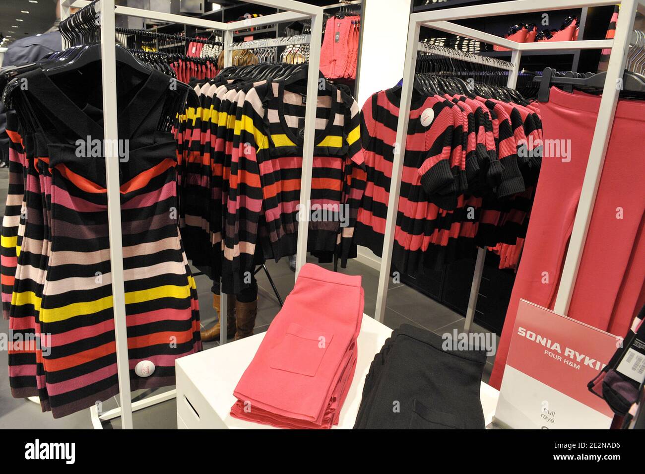 H&m store hi-res stock photography and images - Page 24 - Alamy