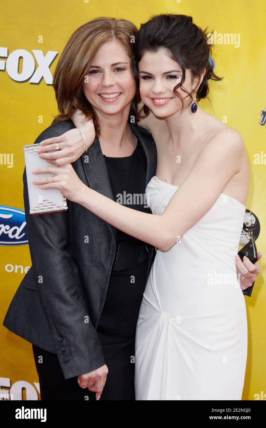 Selena Gomez and her mother arriving for The 41st NAACP Image Awards