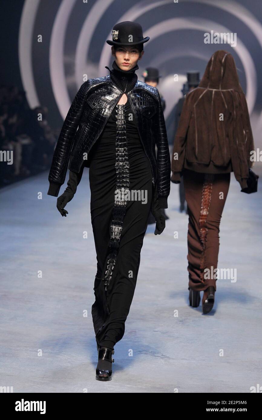 Model Karlie Kloss wears a creation designed by Jean-Paul Gaultier for  Hermes Fall-Winter 2010/2011 ready-to-wear collection show held at the  Halle Freyssinet in Paris, France on March 10, 2010. Photo by Alain, image size:866x1390