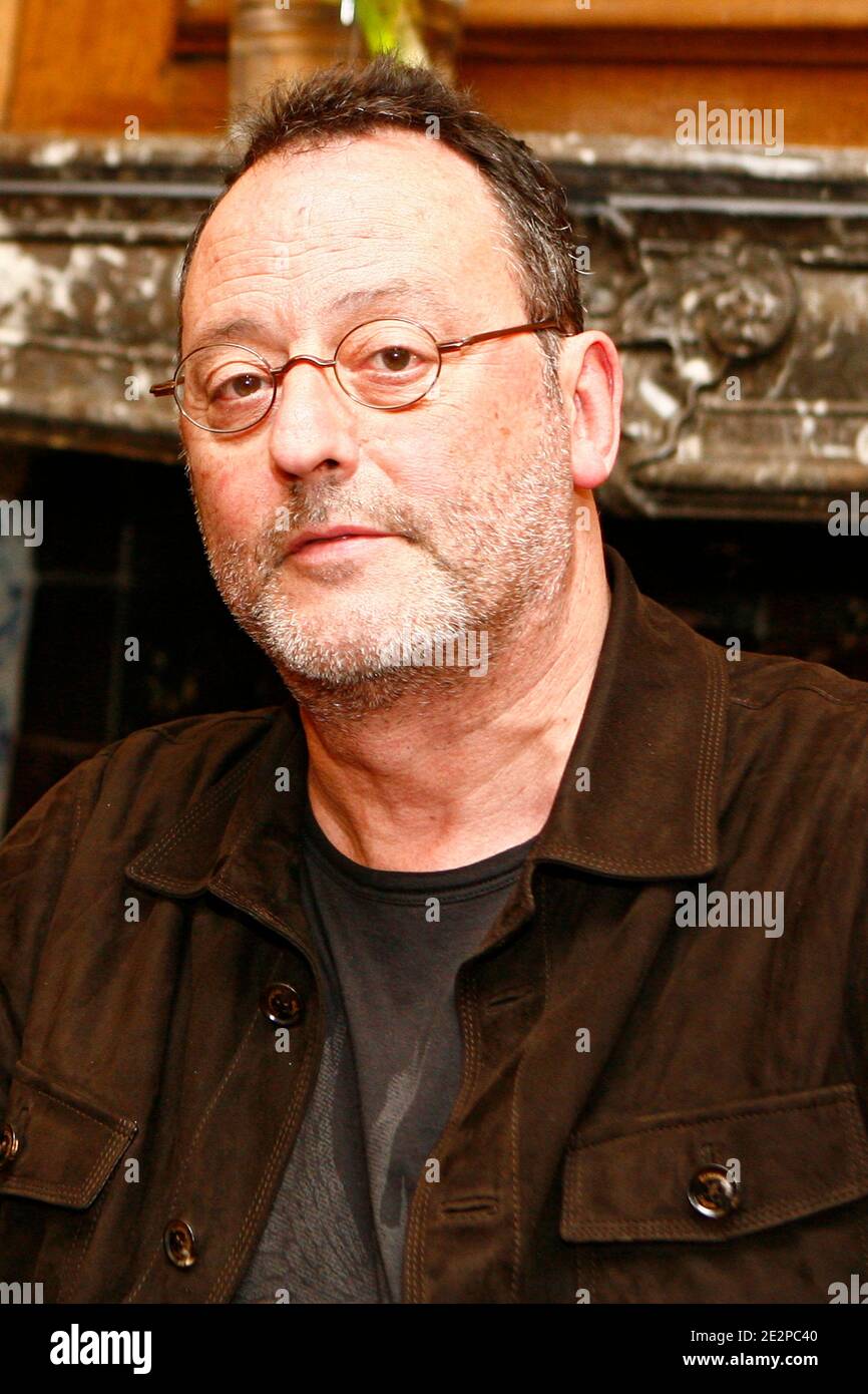 French actor Jean Reno presents his last film 'L'immortel' in l'Hermitage  Gantois Palace hotel in Lille, north of France, on March 19th, 2010. Photo  by Mikael LIbert/ABACAPRESS.COM Stock Photo - Alamy