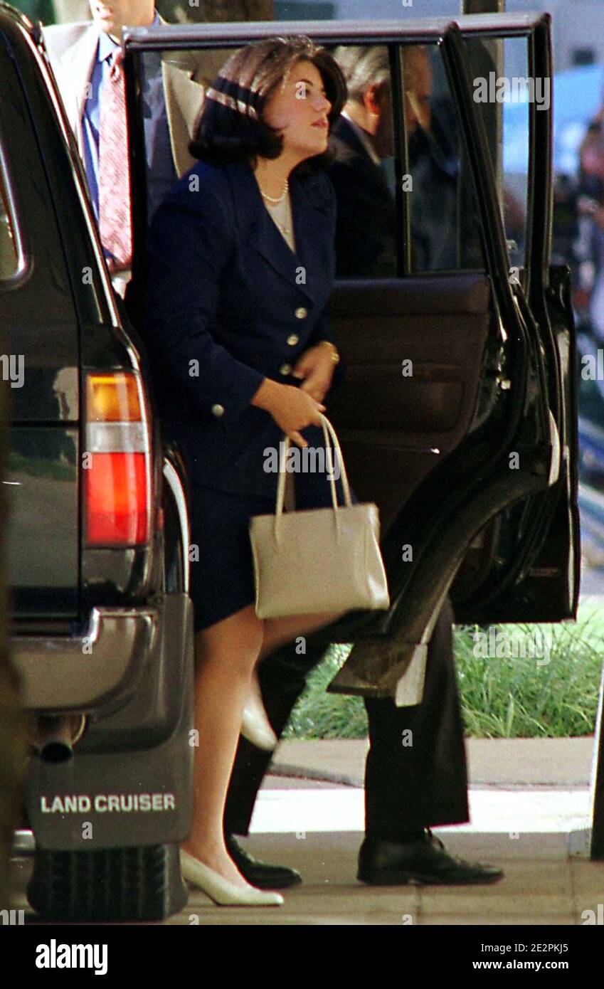 Washington Dc August 6 1998 Monica Lewinsky Arrives At U S District Court This Morning To Testify Before The Grand Jury Investigating Her Alleged Affair With President Clinton Photo By Ron
