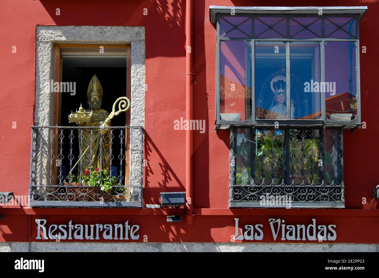 Figures at the windows of Las Viandas Restaurant during the days of Nuestra  Señora de Gracia festivities. San Lorenzo de El Escorial, Madrid Stock  Photo - Alamy